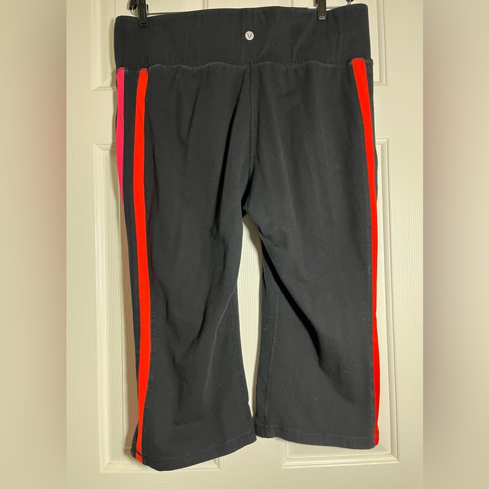 LIVI Active Black Cropped Pants with Side Stripes - Picture 4 of 9